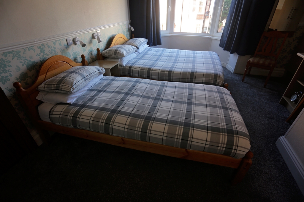 En Suite Triple Bedroom At Annie's Guest House In South Shields